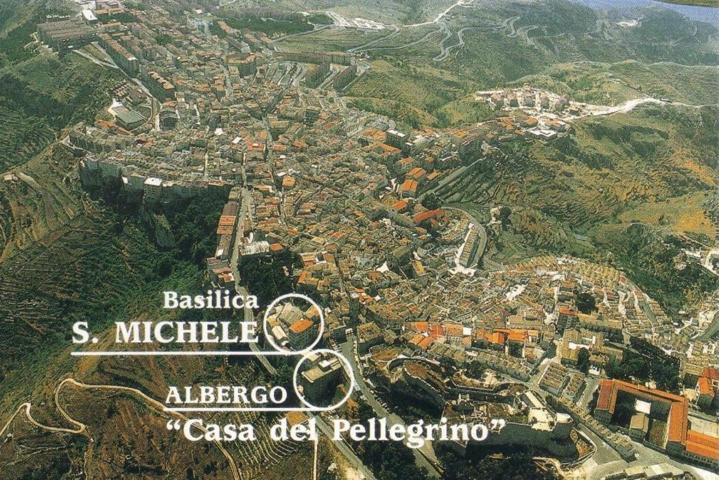 Albergo Casa Del Pellegrino มอนเต ซานตานเจโล ภายนอก รูปภาพ